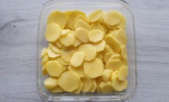 Rețeta Budincă de cartofi cu ciuperci la cuptor pasul 1